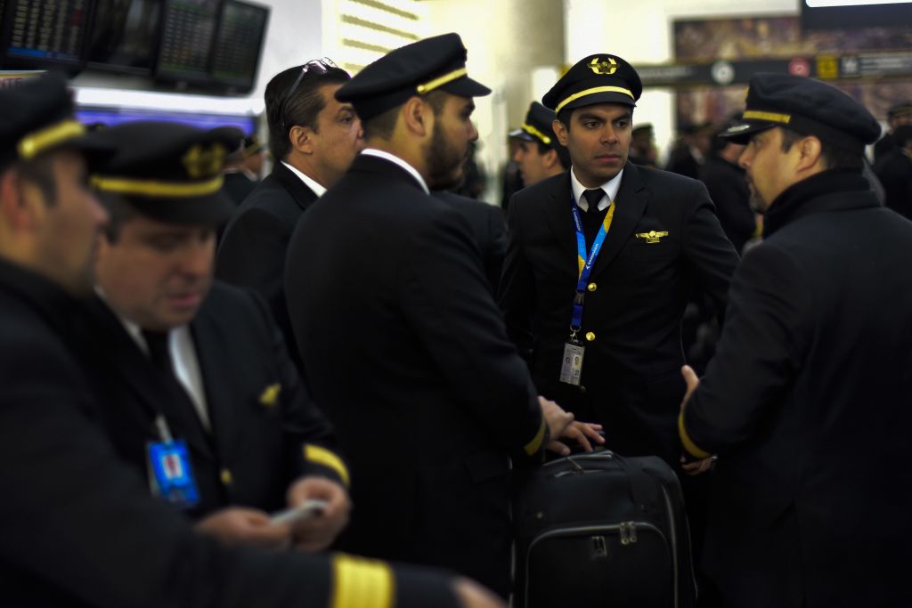 Pilots of Mexican flag carrier airline Aeromexico chat