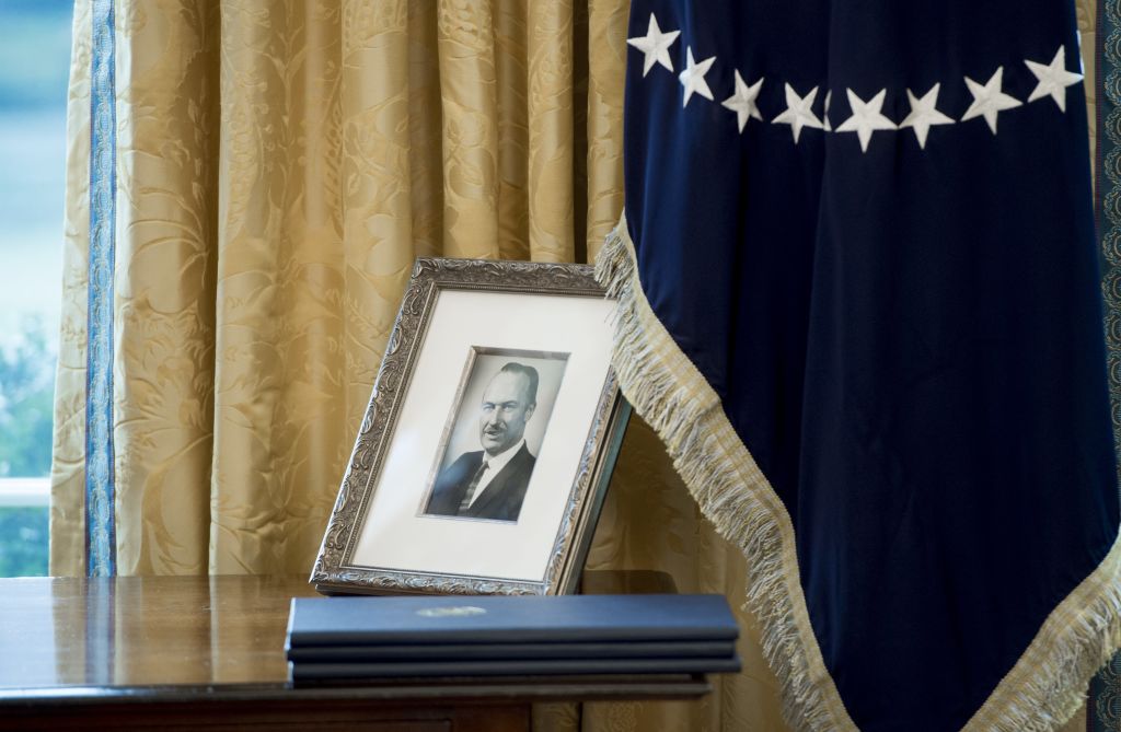 Fred trump in a photo on President Trump's desk