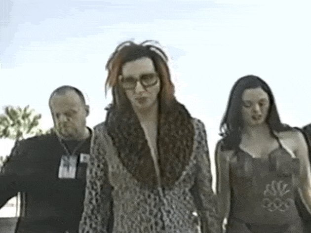 A gif of Rose Mcgowan and Marilyn Manson A gif of Rose Mcgowan and Marilyn Manson
