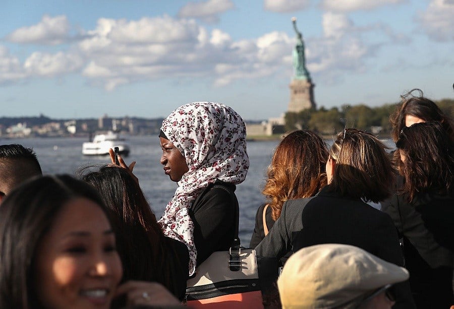 Immigrants and statue of liberty