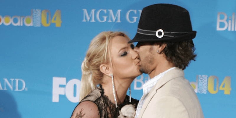 Britney Spears kissing Kevin Federline
