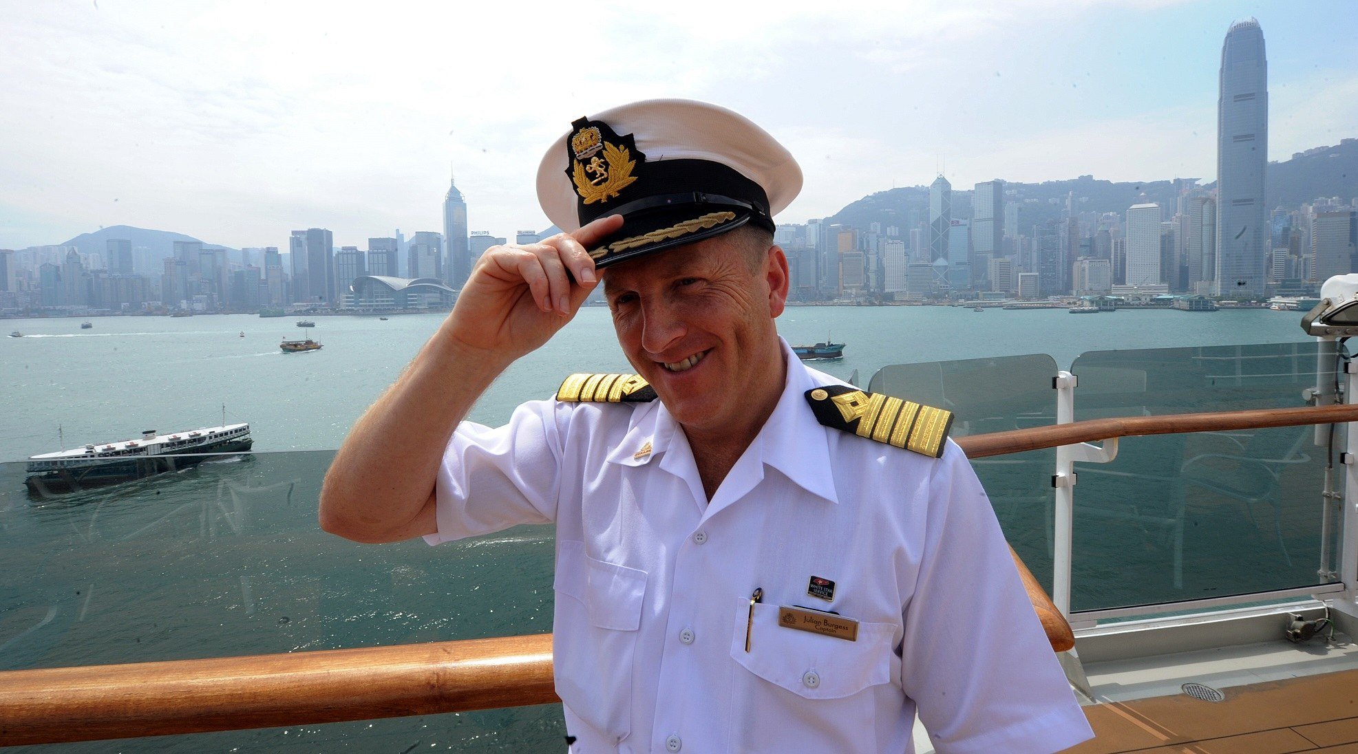 queen elizabeth cruise ship captain