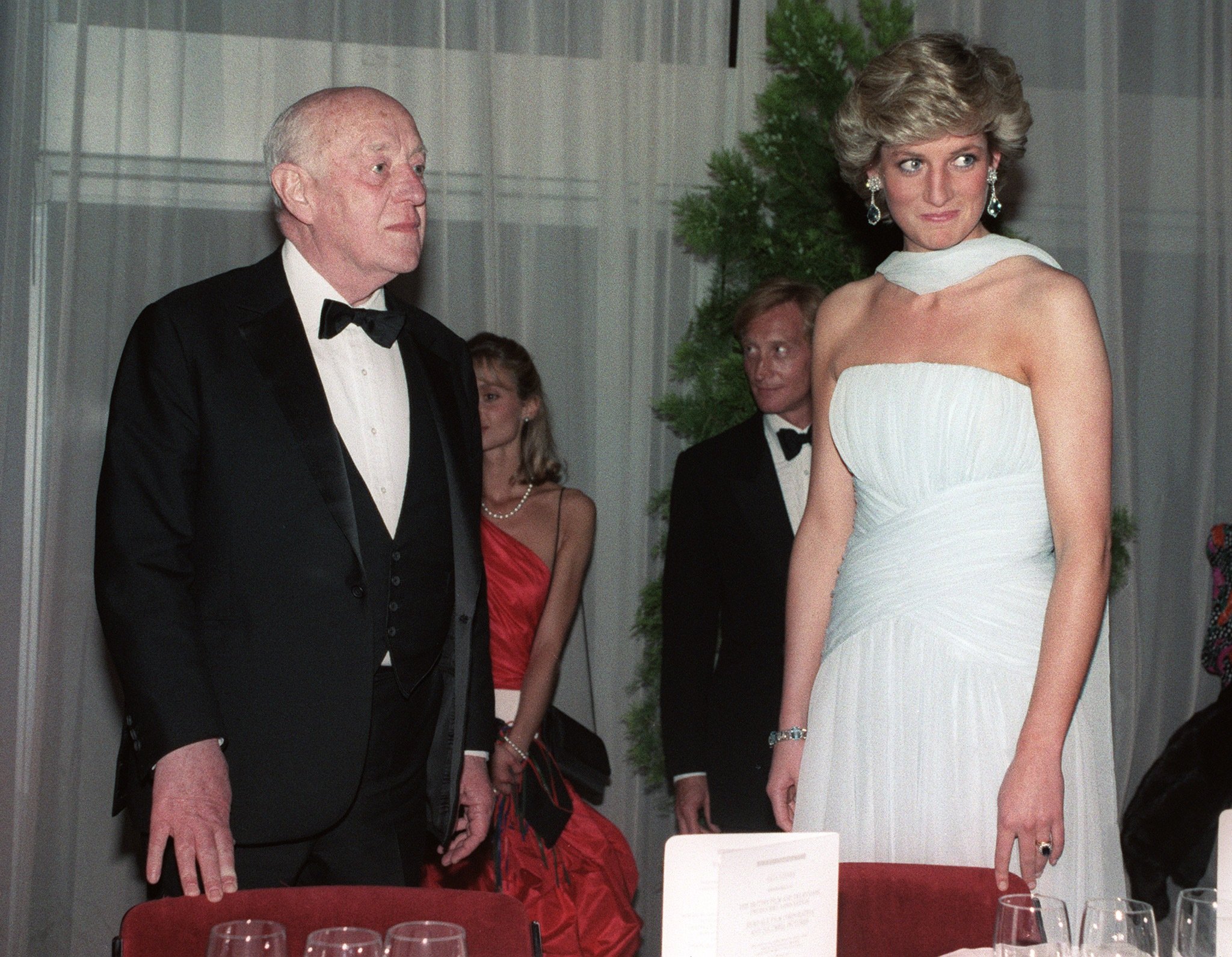 Picture dated 15 May 1987 of British actor Alec Guinness and Princess Diana