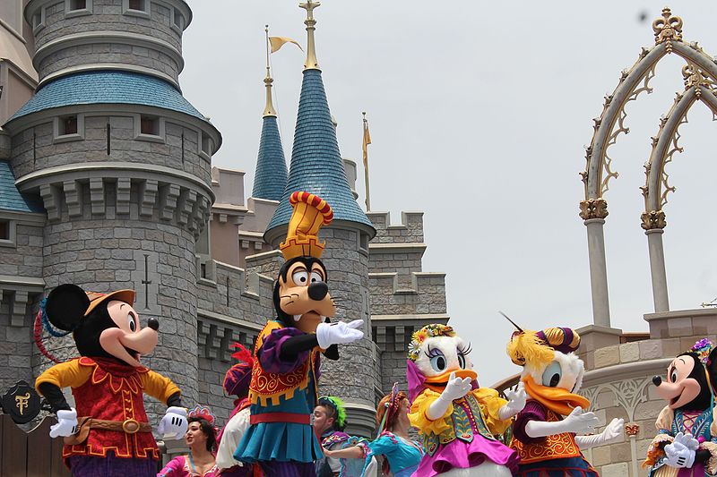 Disney character Pointing