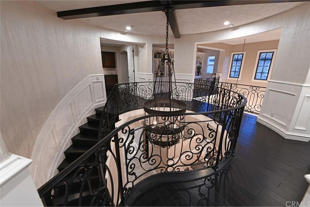 Flip or Flop El Moussa Home hallway