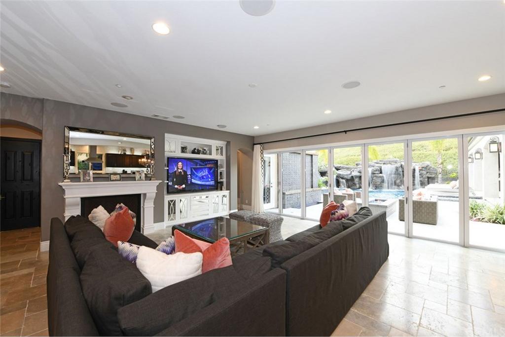 Flip or Flop El Moussa Home living room