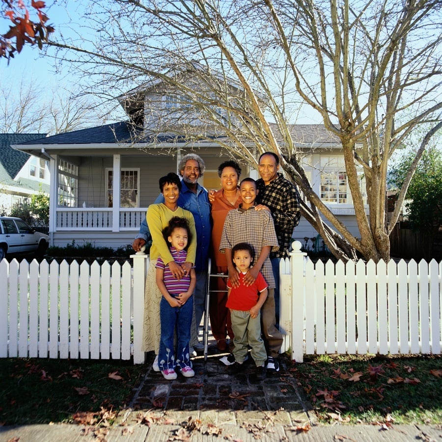 Family-with-white-fence Family-with-white-fence
