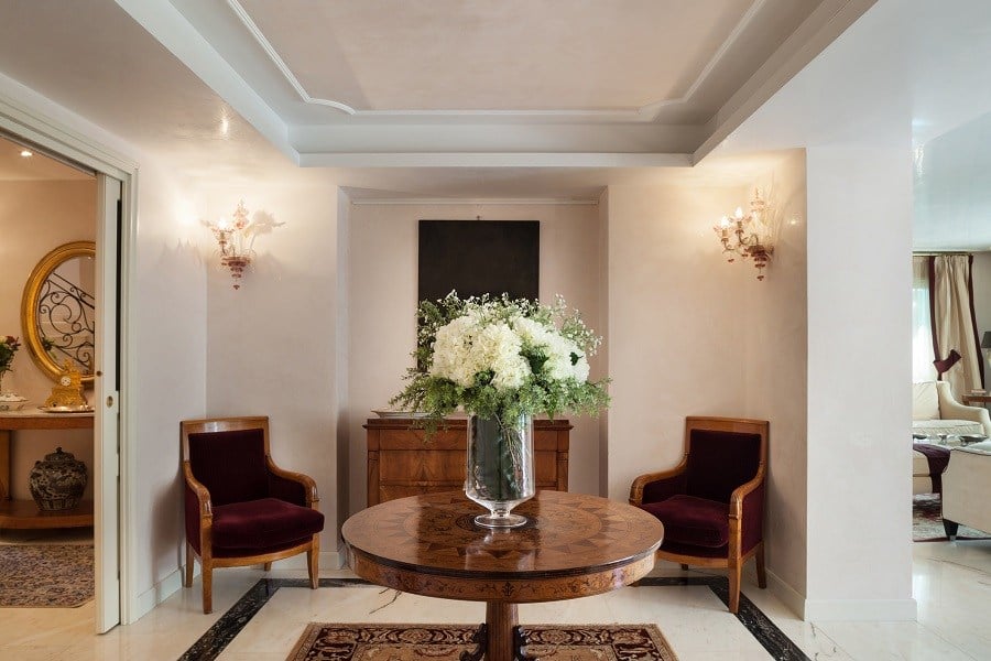 Luxury roon Luxury roon