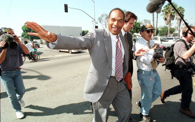 SANTA MONICA, UNITED STATES: O.J. Simpson crosses the street from the courthouse in Santa Monica, California during a lunch break 23 October on the first day of his trial in the wrongful death civil suit filed against him by the families of murder victims Nicole Brown and Ron Goldman. Simpson was aquitted of those murders in a criminal trial in October 1995. AFP PHOTO Vince BUCCI (Photo credit should read Vince Bucci/AFP/Getty Images)