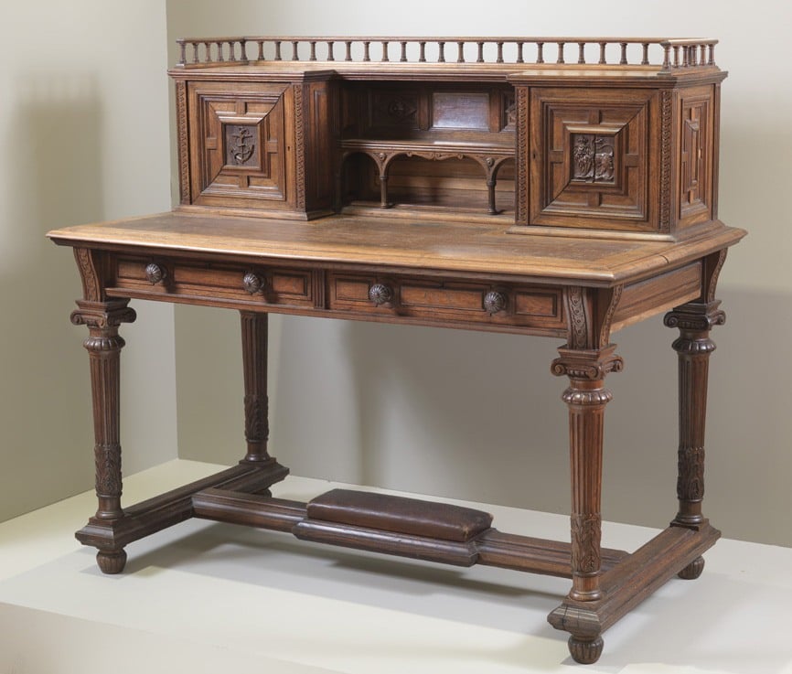 Secrets Of The Oval Office S Resolute Desk Used By Every
