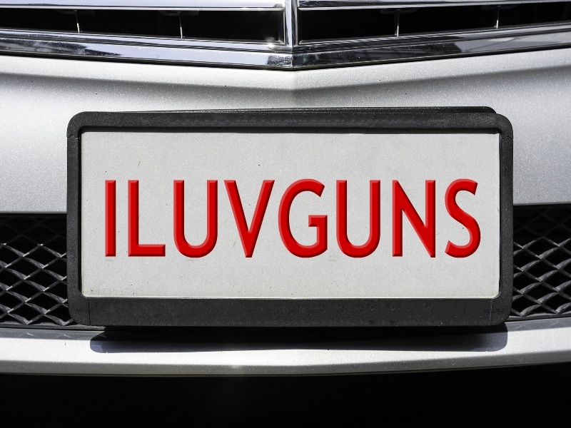 I LUV GUNS licence plate