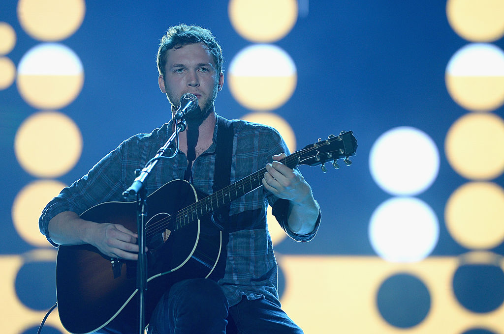 Phillip Phillips performs onstage during the Invictus Games Orlando