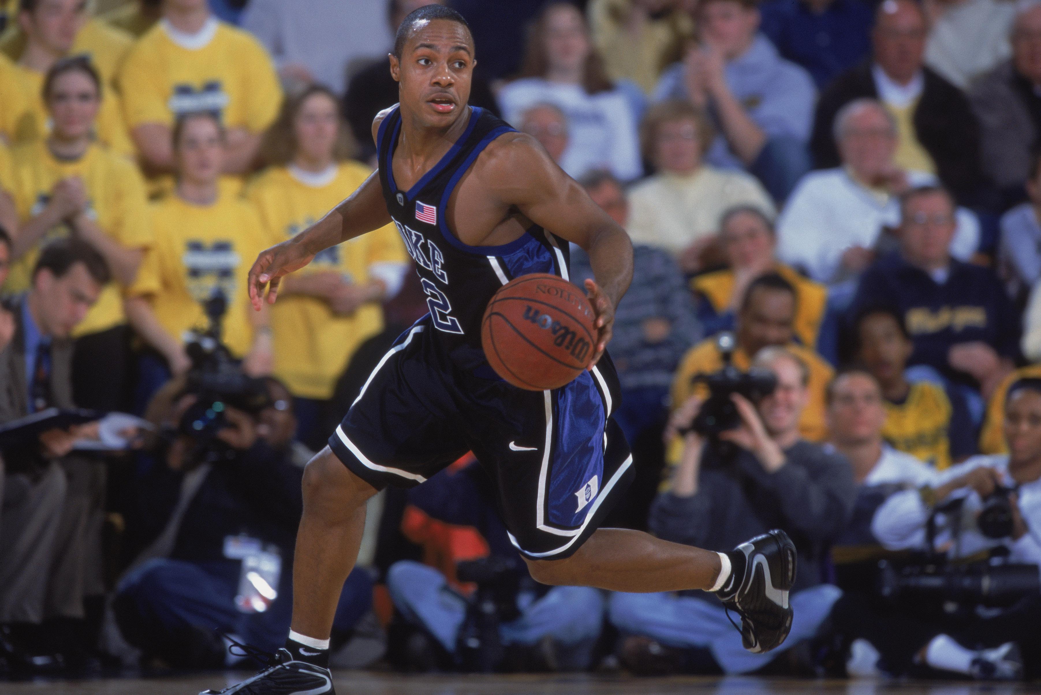 Jason Williams dribbles the ball