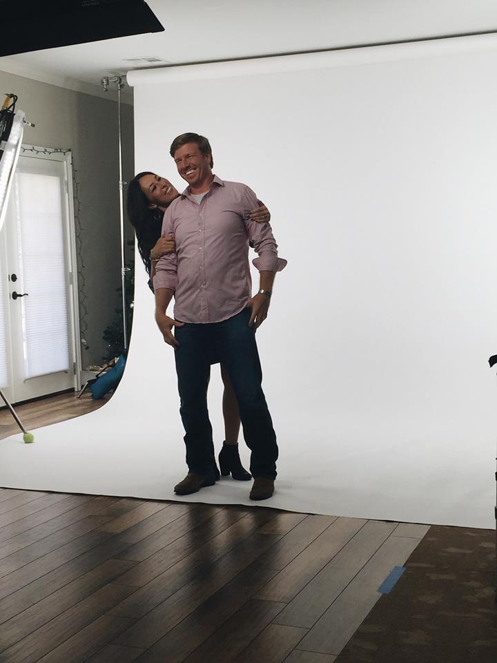 Joanna Gaines Chip and Joanna Gaines in a photoshoot