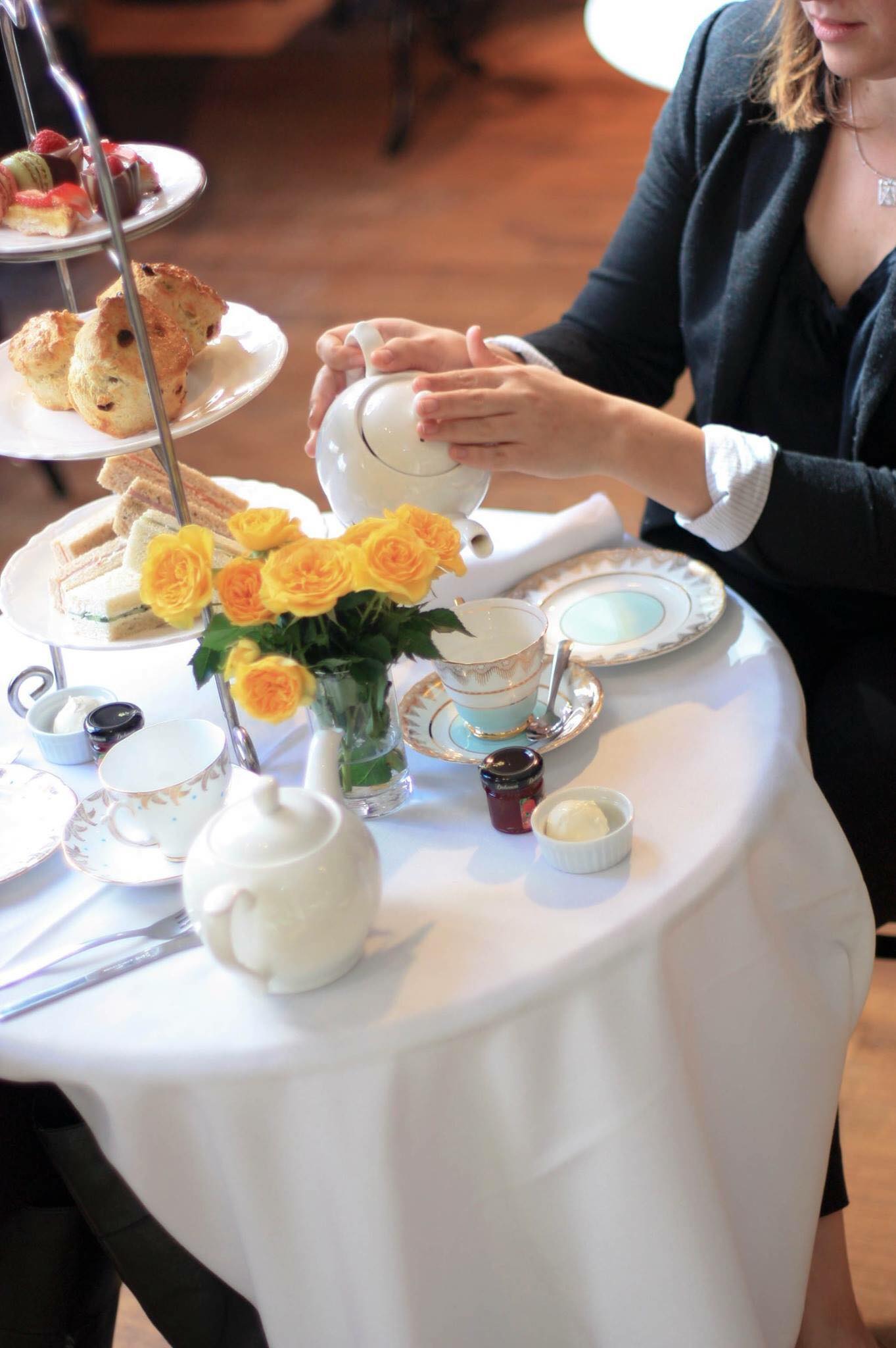 London tea room