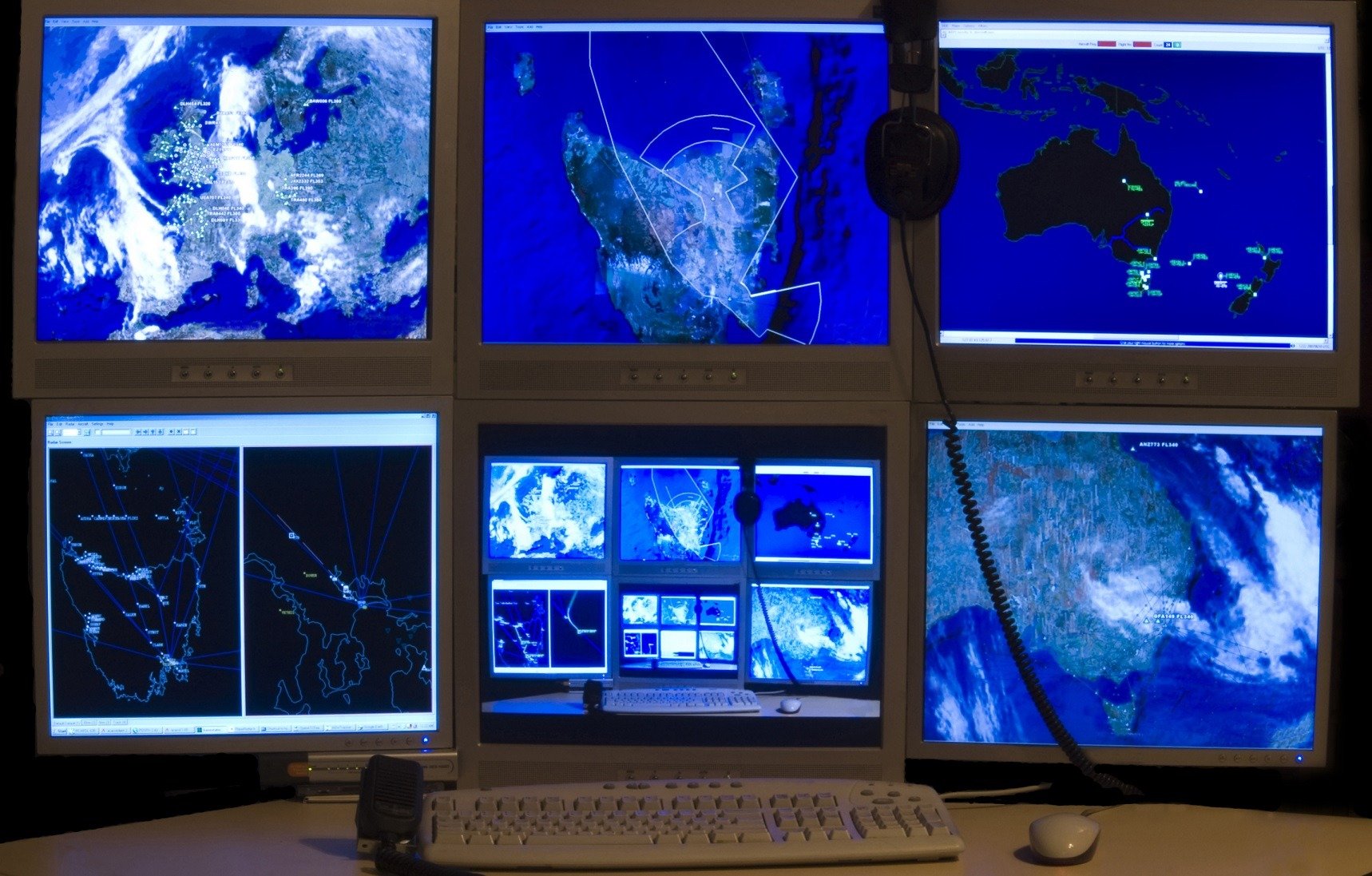 Computers analyzing Australia weather