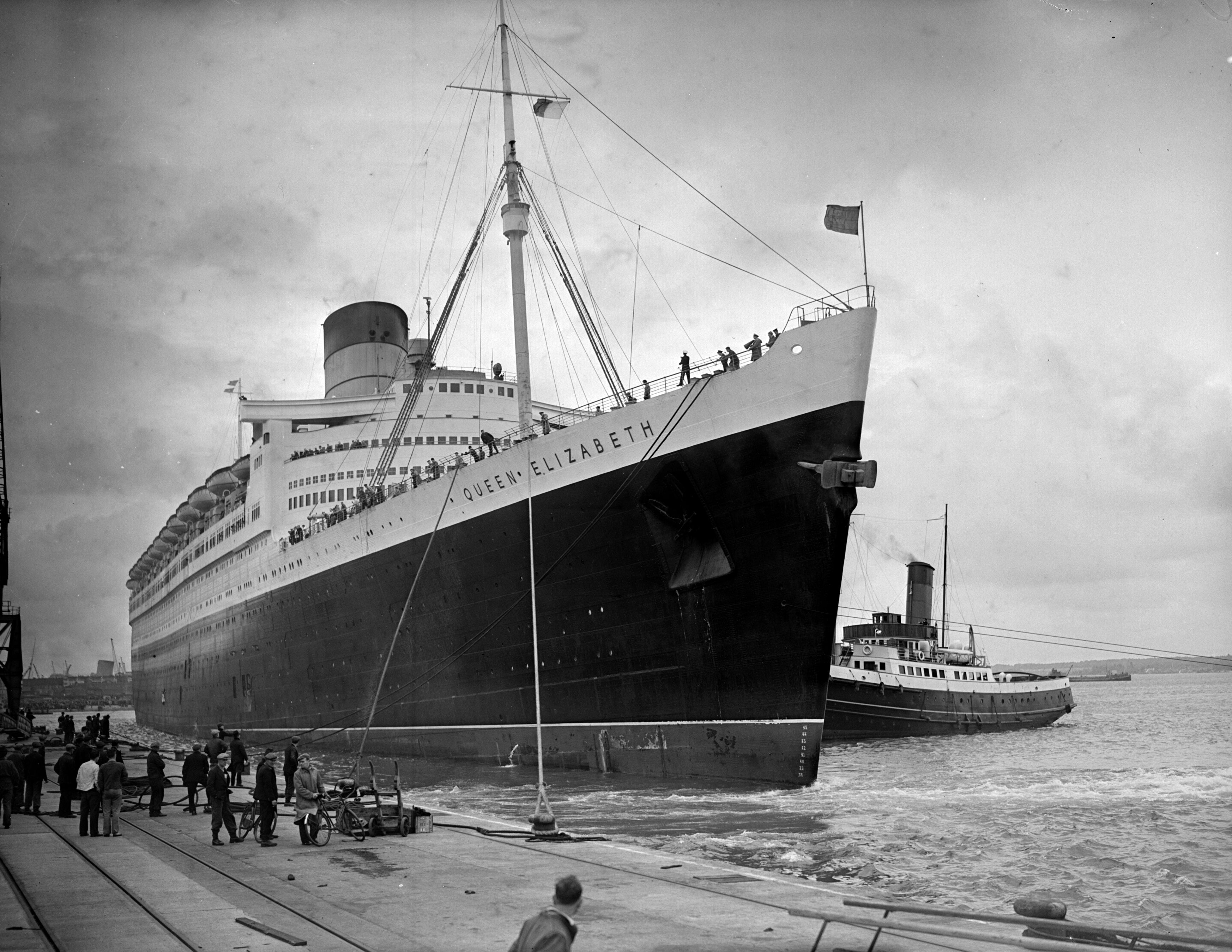 pictures of old cruise ships