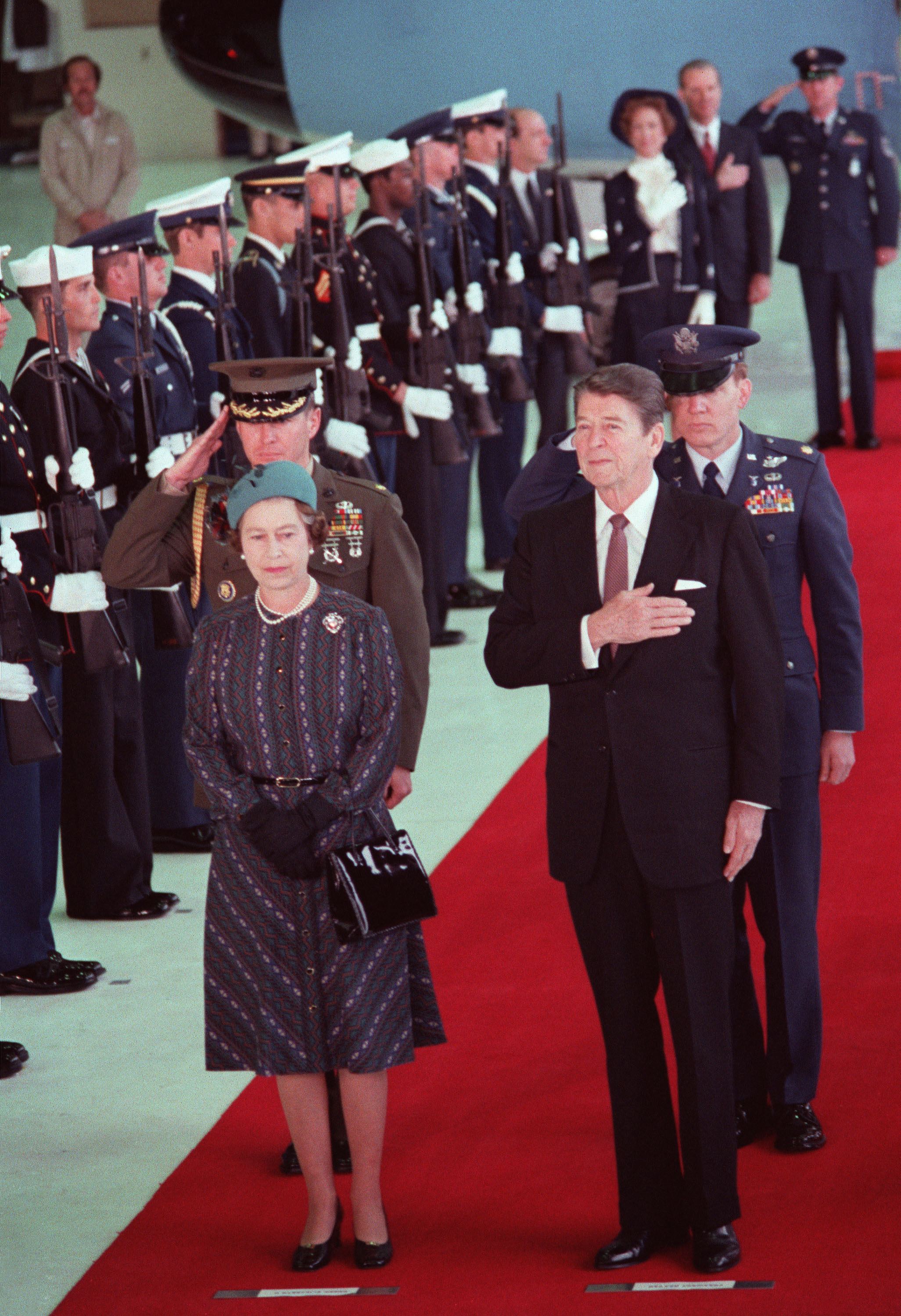 Queen Elizabeth II stands with President Ronald Reagan