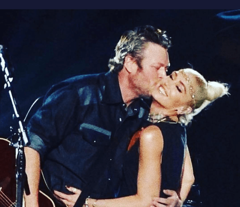 Gwen Stefani and Blake shelton smile on stage Gwen Stefani and Blake shelton smile on stage