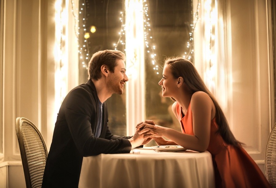 They are in an elegant restaurant They are in an elegant restaurant