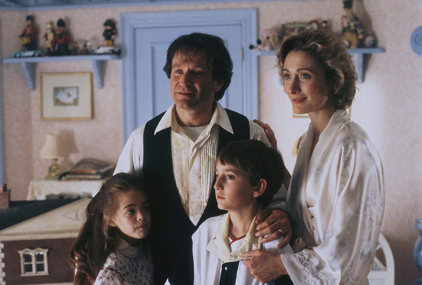 Robin Williams, Charlie Korsmo, Caroline Goodall, and Amber Scott in Hook 