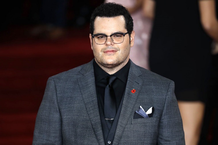 US actor Josh Gad poses upon arrival to attend the world premiere of the film 'Murder on the Orient Express' at the Royal Albert Hall in west London on November 2, 2017.