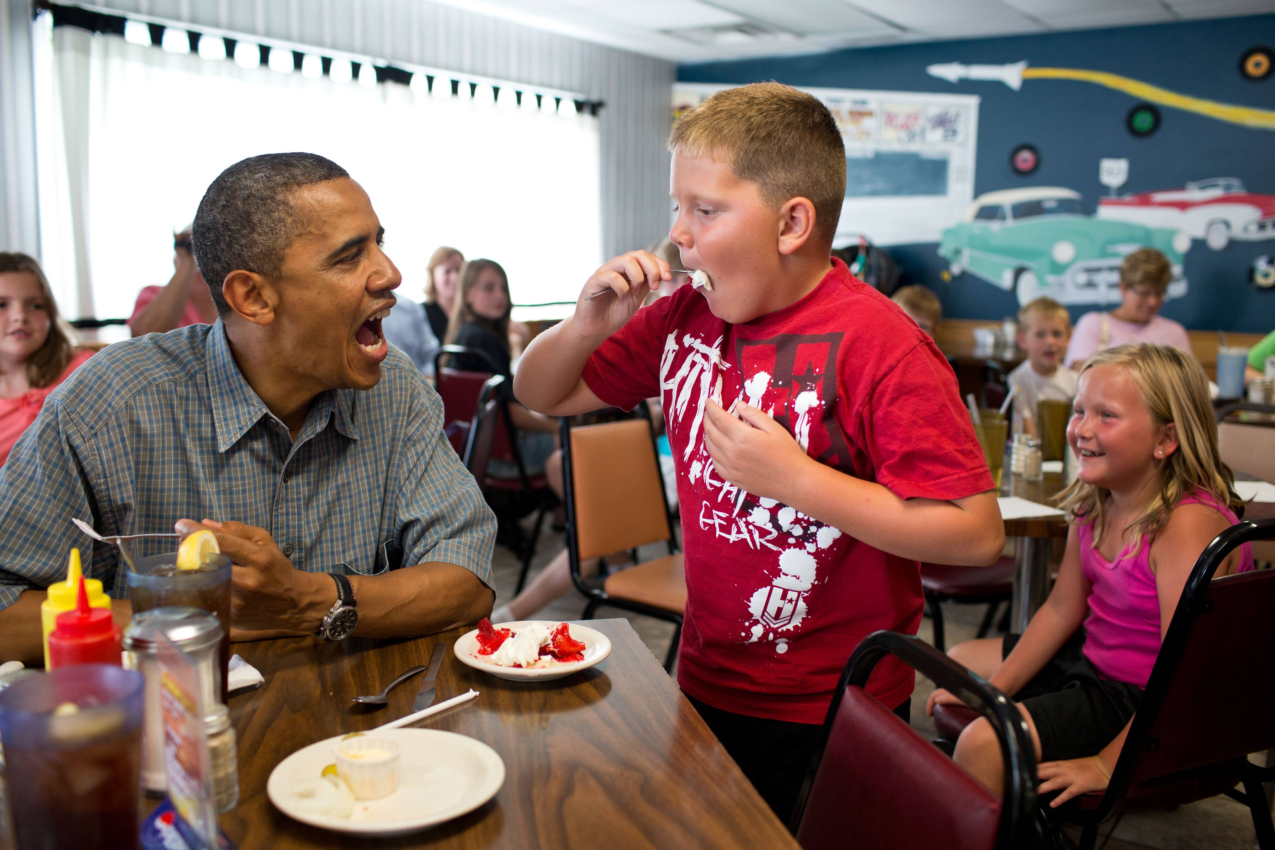 Barack Obama shares his pie with a child