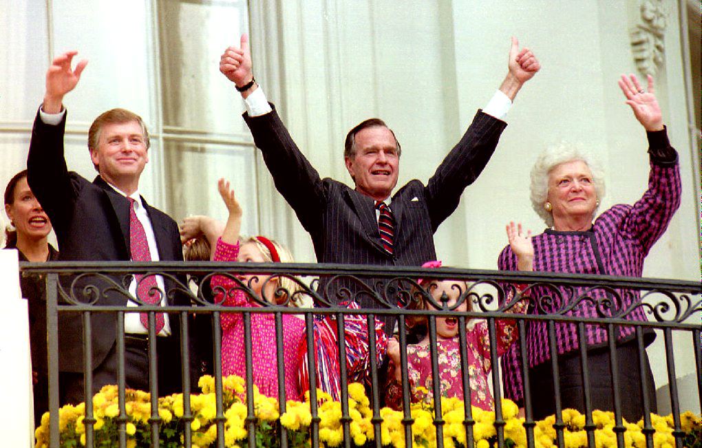 U.S. President George Bush (C), First Lady Barbara