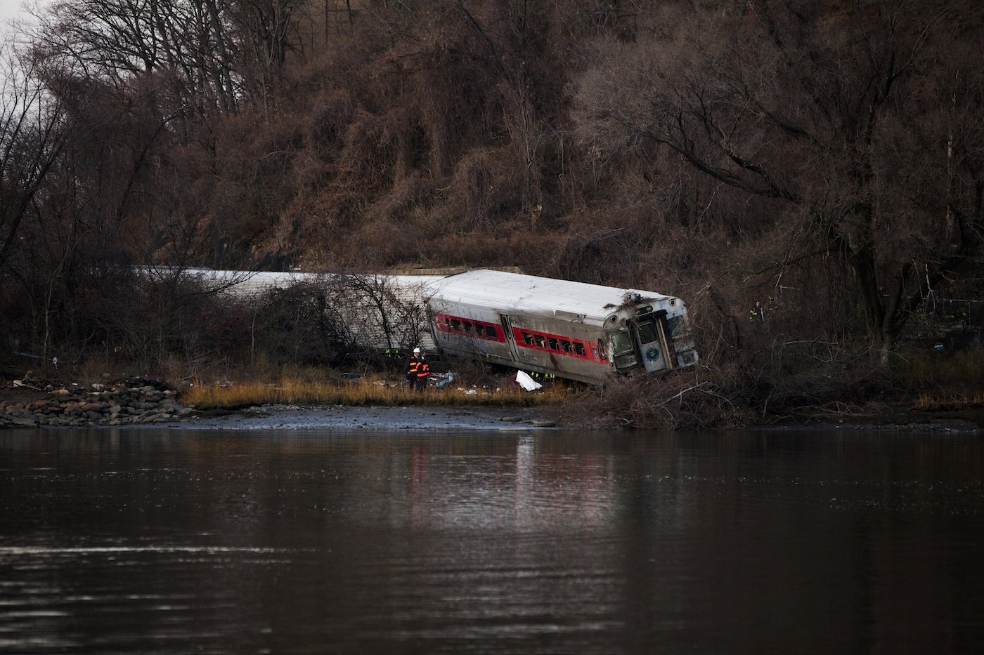 Metro-North Train Derails In Bronx, Multiple Injuries, Deaths Reported