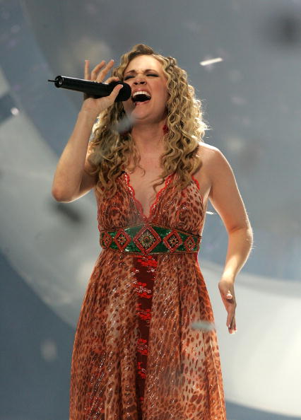Carrie Underwood singing at the American Idol finale Carrie Underwood singing at the American Idol finale