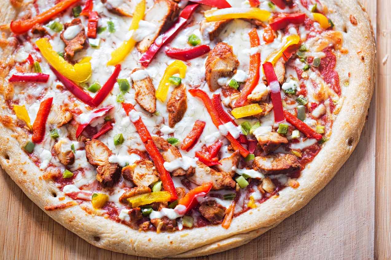 Chicken fajita pizza with peppers and garlic dip
