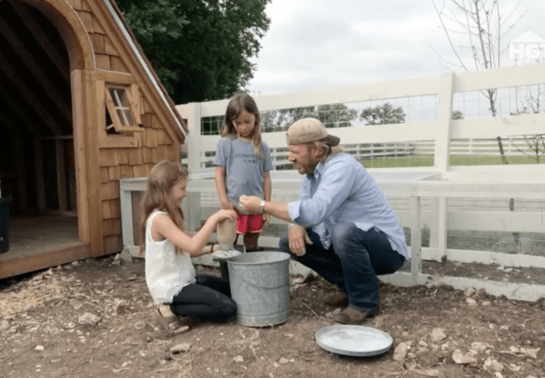 Chip Emmie and Ella Gaines chicken feed