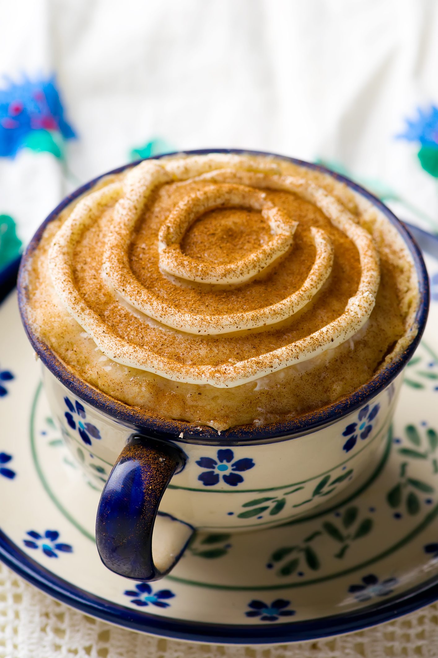 pastel de taza preparado en microondas