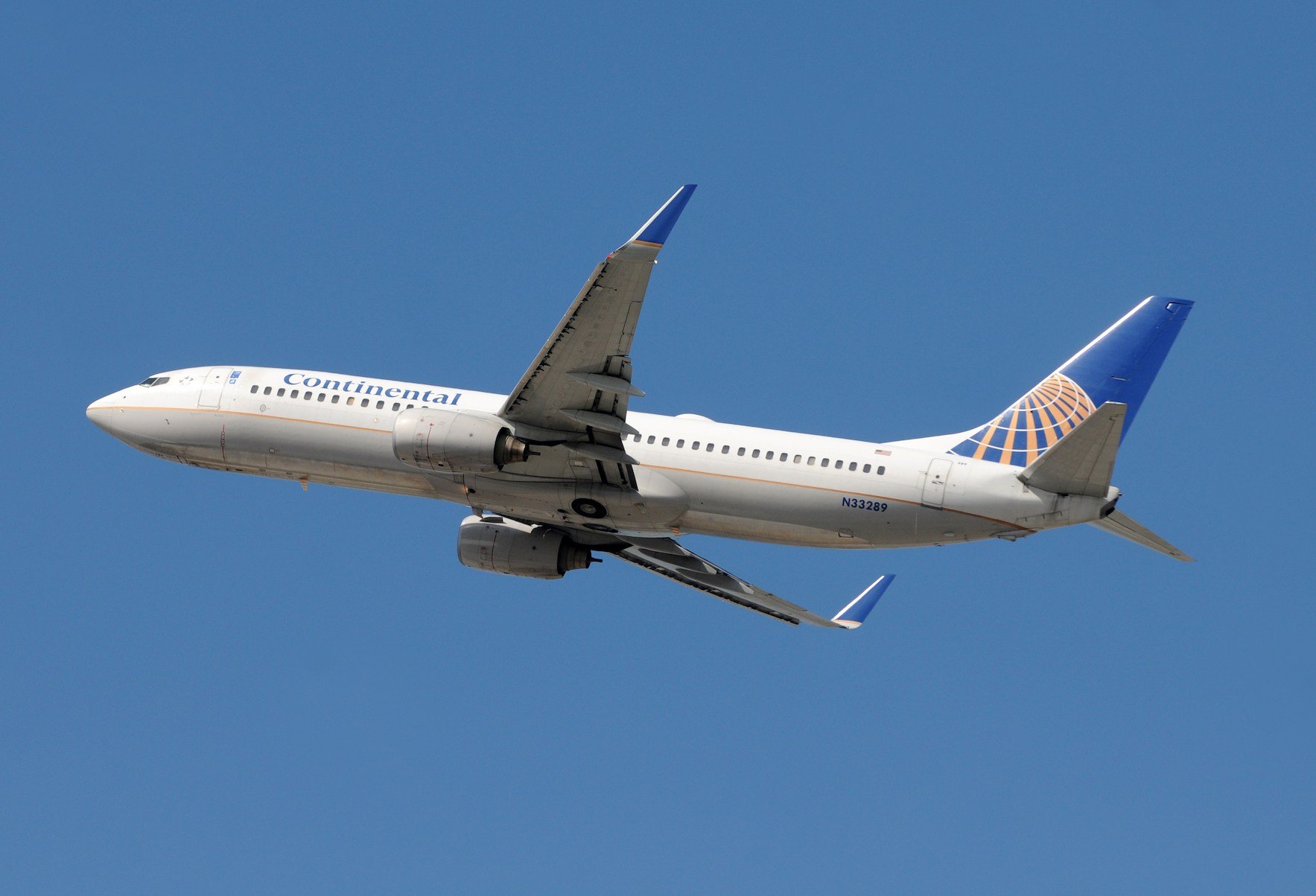 Continental Airlines 737 passenger jet