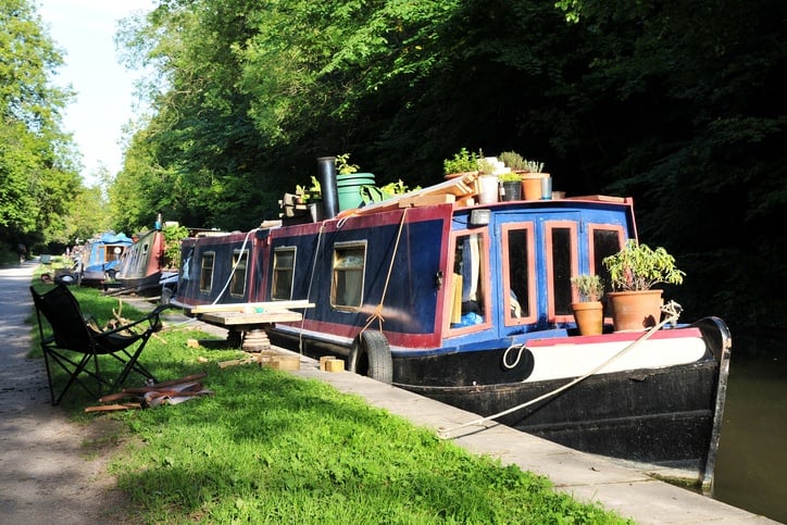 houseboat