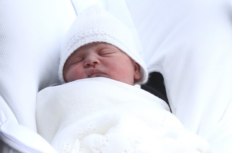 LONDON, ENGLAND - APRIL 23: The newborn son of Prince William, Duke of Cambridge and Catherine, Duchess of Cambridge as they depart the Lindo Wing at St Mary's Hospital on April 23, 2018 in London, England. The Duchess safely delivered a boy at 11:01 am, weighing 8lbs 7oz, who will be fifth in line to the throne. (Photo by Chris Jackson/Getty Images)