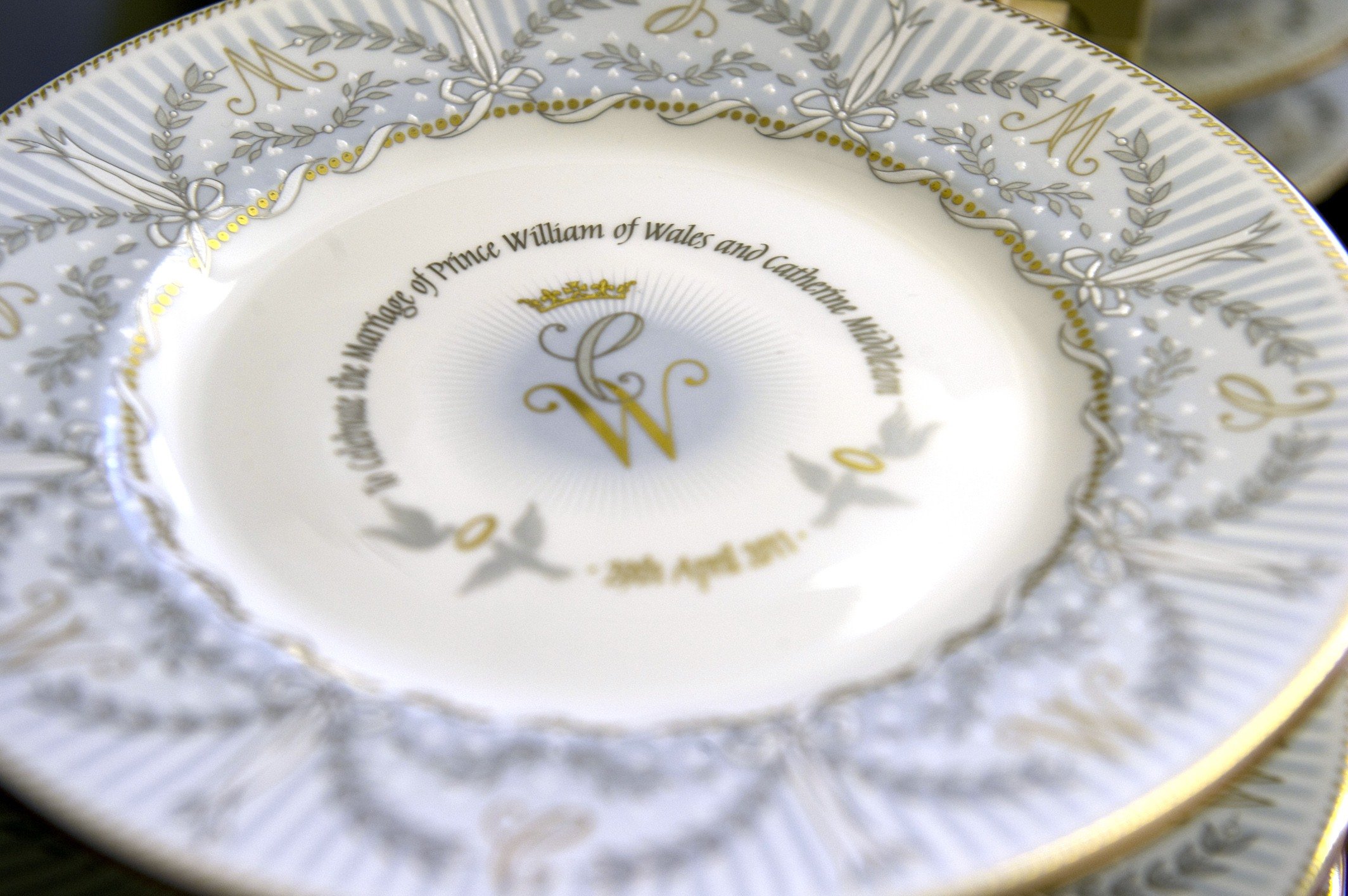 An official royal wedding commemorative plate Kate and William