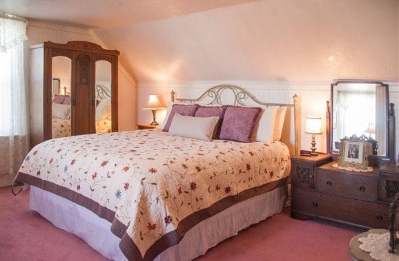 Lizzie's Heritage Inn room
