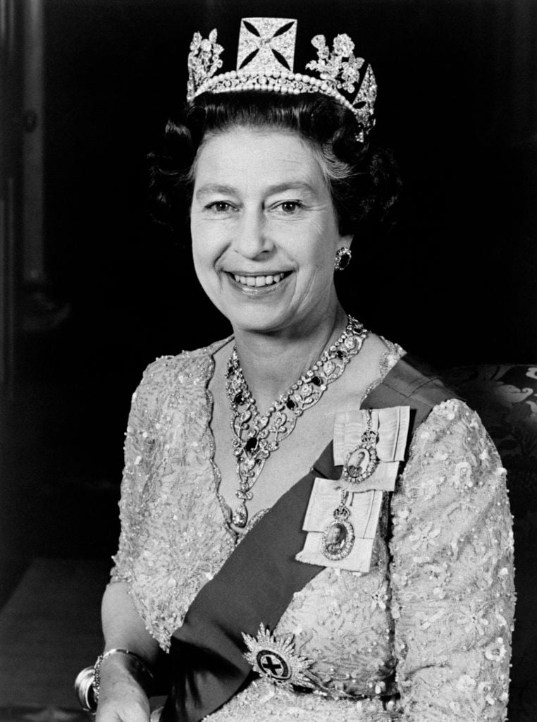 Official portrait of Queen Elizabeth