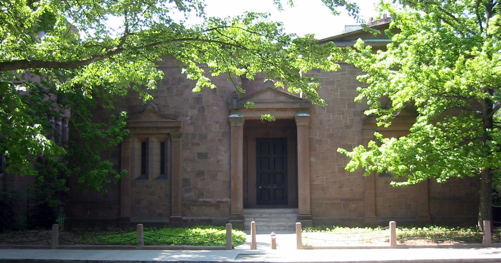 Skull and bones tomb yale
