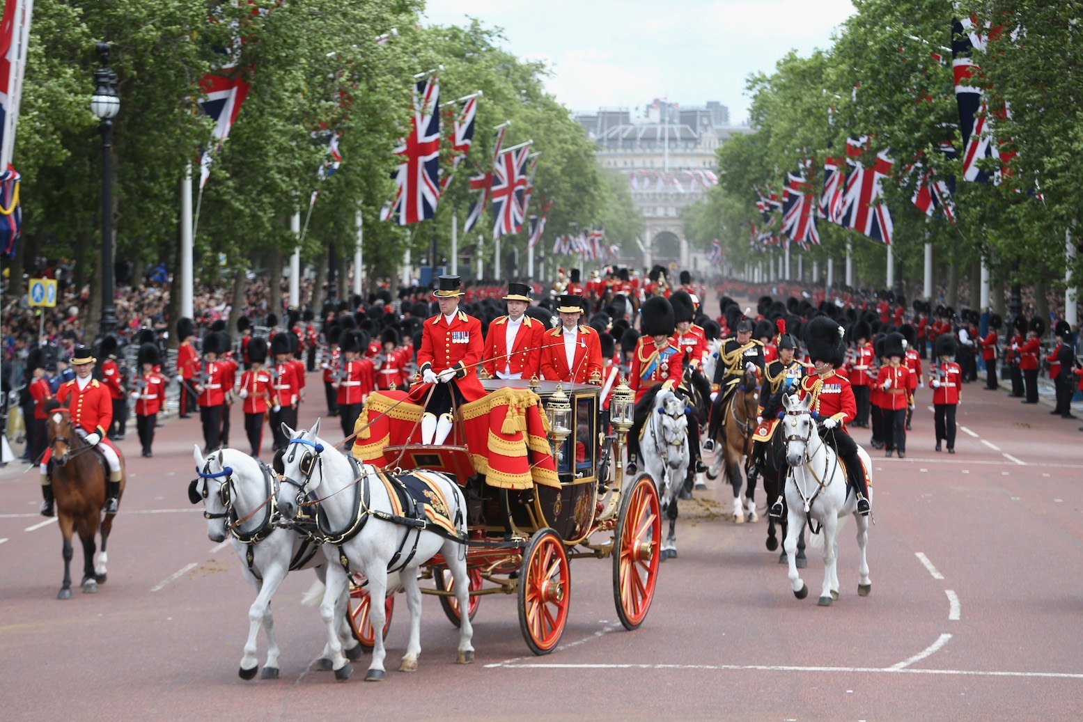 Английские праздники февраль. The Trooping of the Colour в Великобритании. Парад the Trooping the Colour. Trooping the Colour праздник.