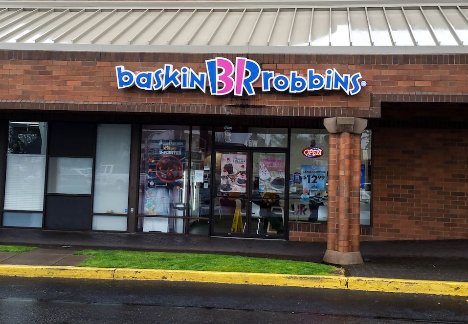 This is the Exterior of a Baskin Robbins