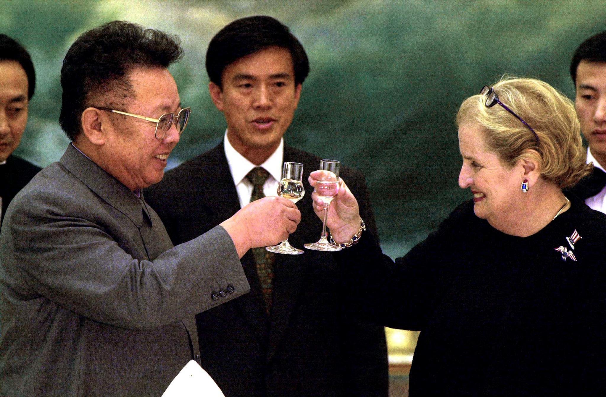 North Korean leader Kim Jong Il (L) toasts US Secretary of State Madeleine Albright