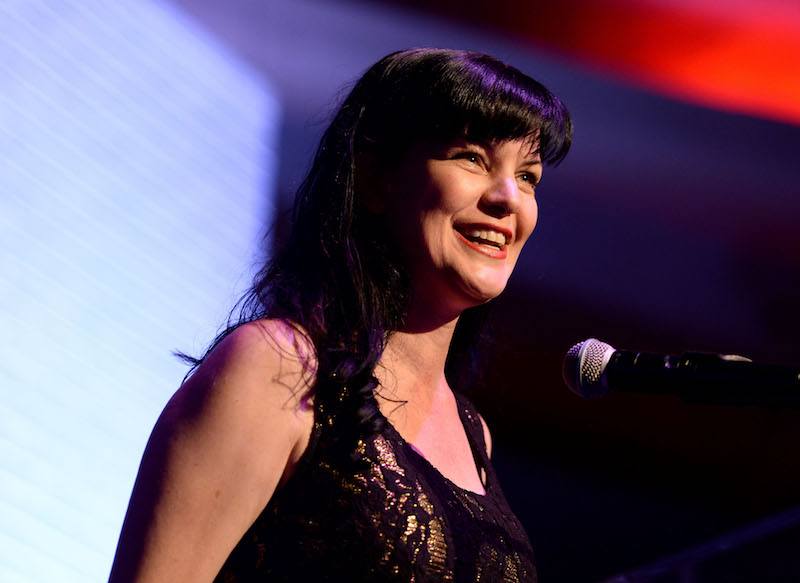 Pauley Perrette speaking on stage. Pauley Perrette speaking on stage.