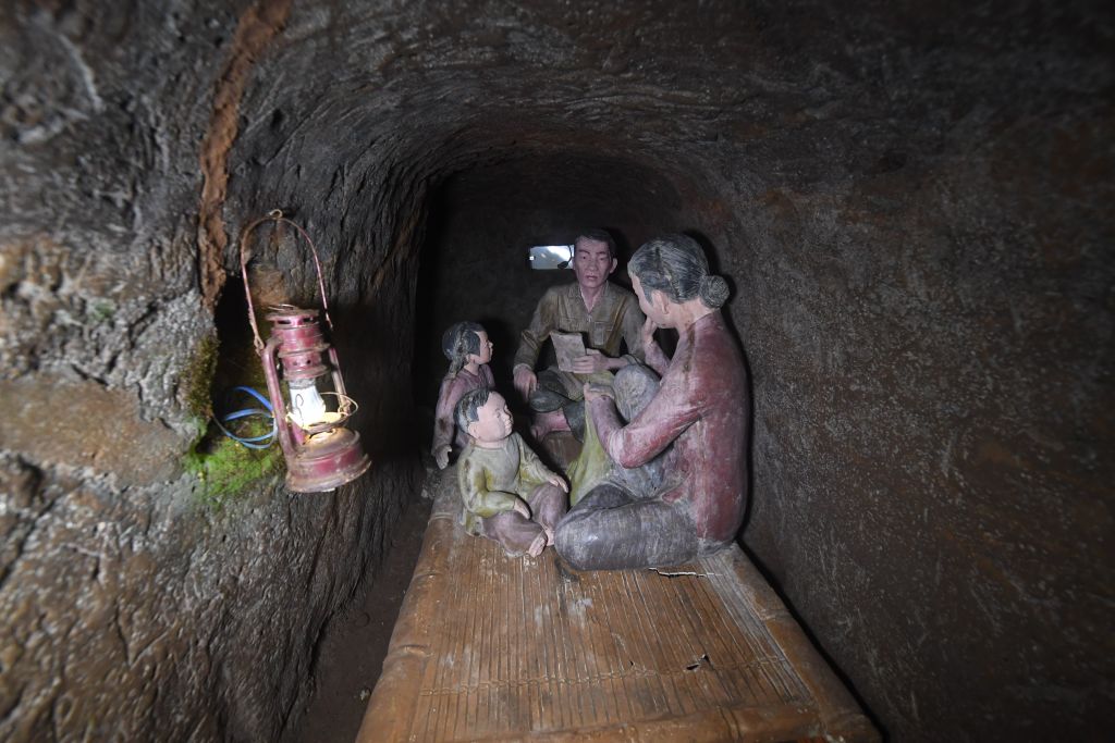 concrete models illustrating daily life inside the tunnels during war time