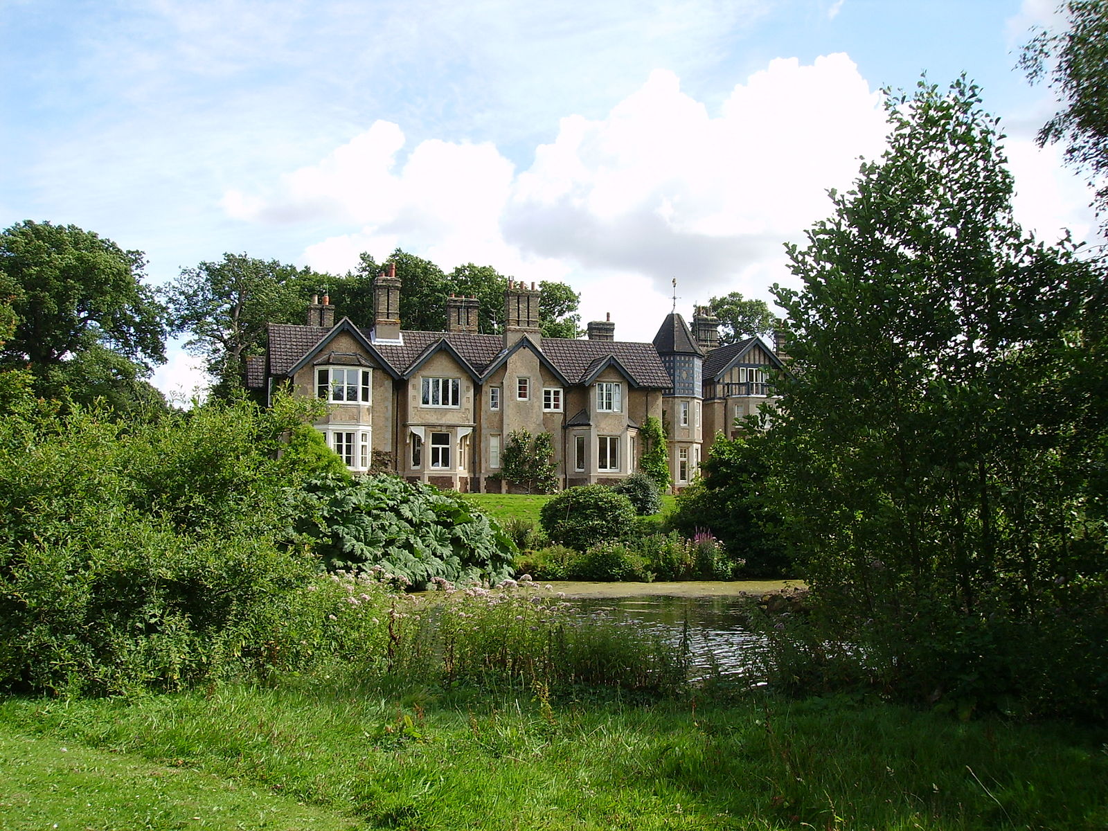 Inside The Beautiful Homes Of Prince Harry And Meghan Markle