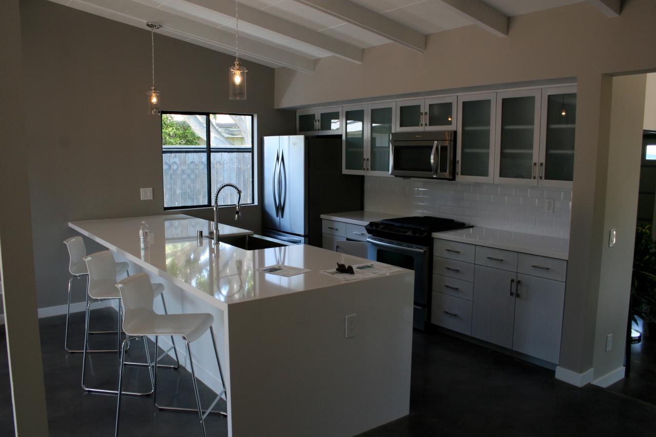 Flip or flop modern kitchen