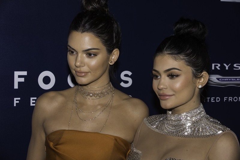 Kendall og Kylie Jenner ankommer til Nbcuniversals Golden Globes after Party, 8.januar 2017 på Beverly Hilton Hotel i Beverly Hills, Californien. /AFP/John Fredricks (Fotokredit skal læse JOHN FREDRICKS/AFP | Getty Images)'s Golden Globes After Party, January 8, 2017 at The Beverly Hilton Hotel in Beverly Hills, California. / AFP / John Fredricks (Photo credit should read JOHN FREDRICKS/AFP/Getty Images)