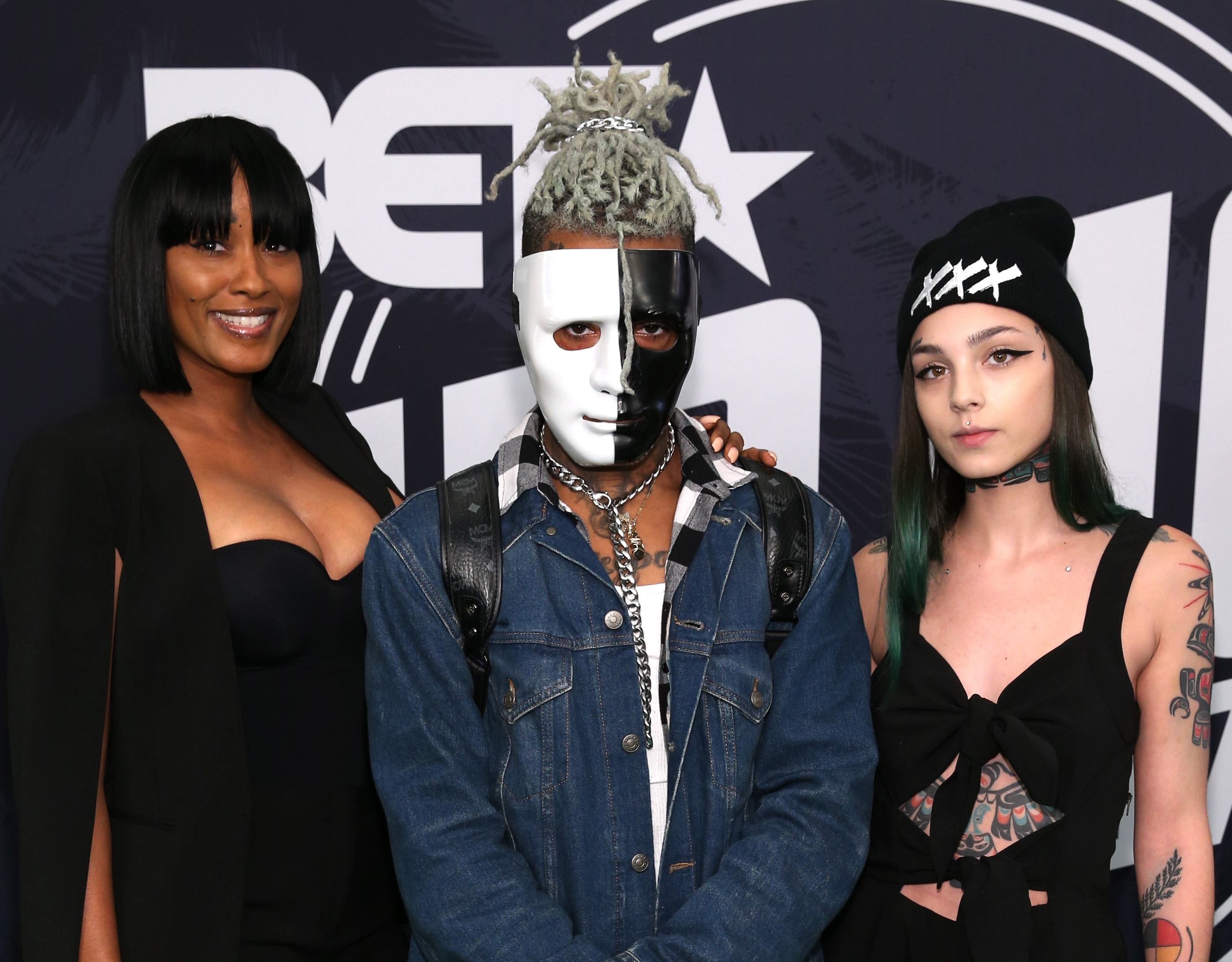 Rapper XXXTentacion (C) attends the BET Hip Hop Awards