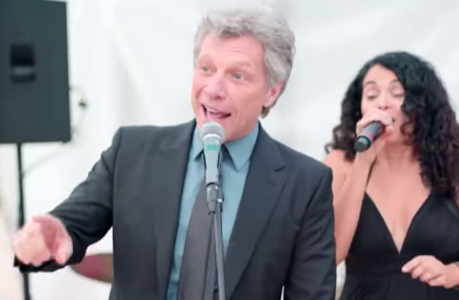 Jon Bon Joni performs with the wedding singer.
